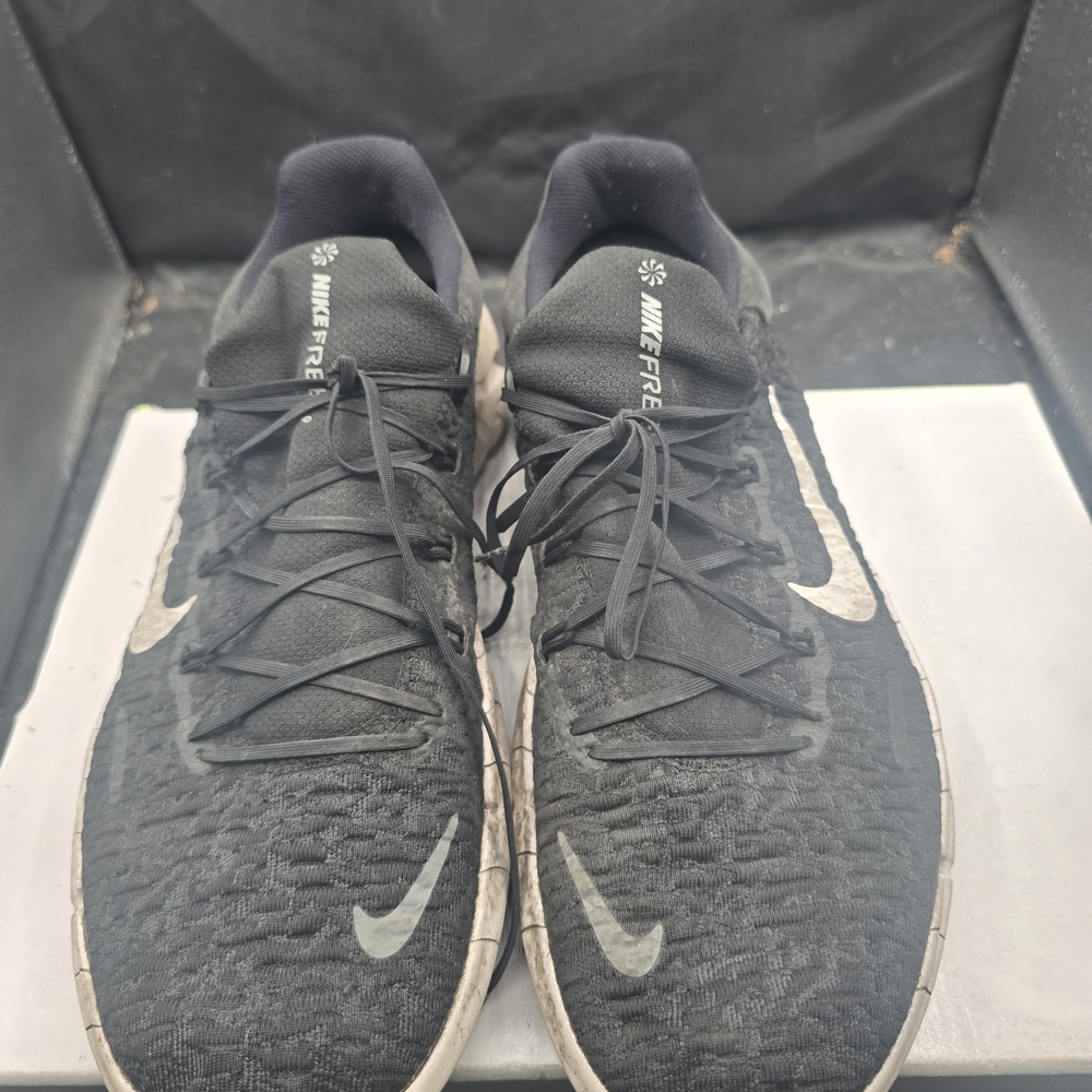 Nike Dark Knit Sneakers